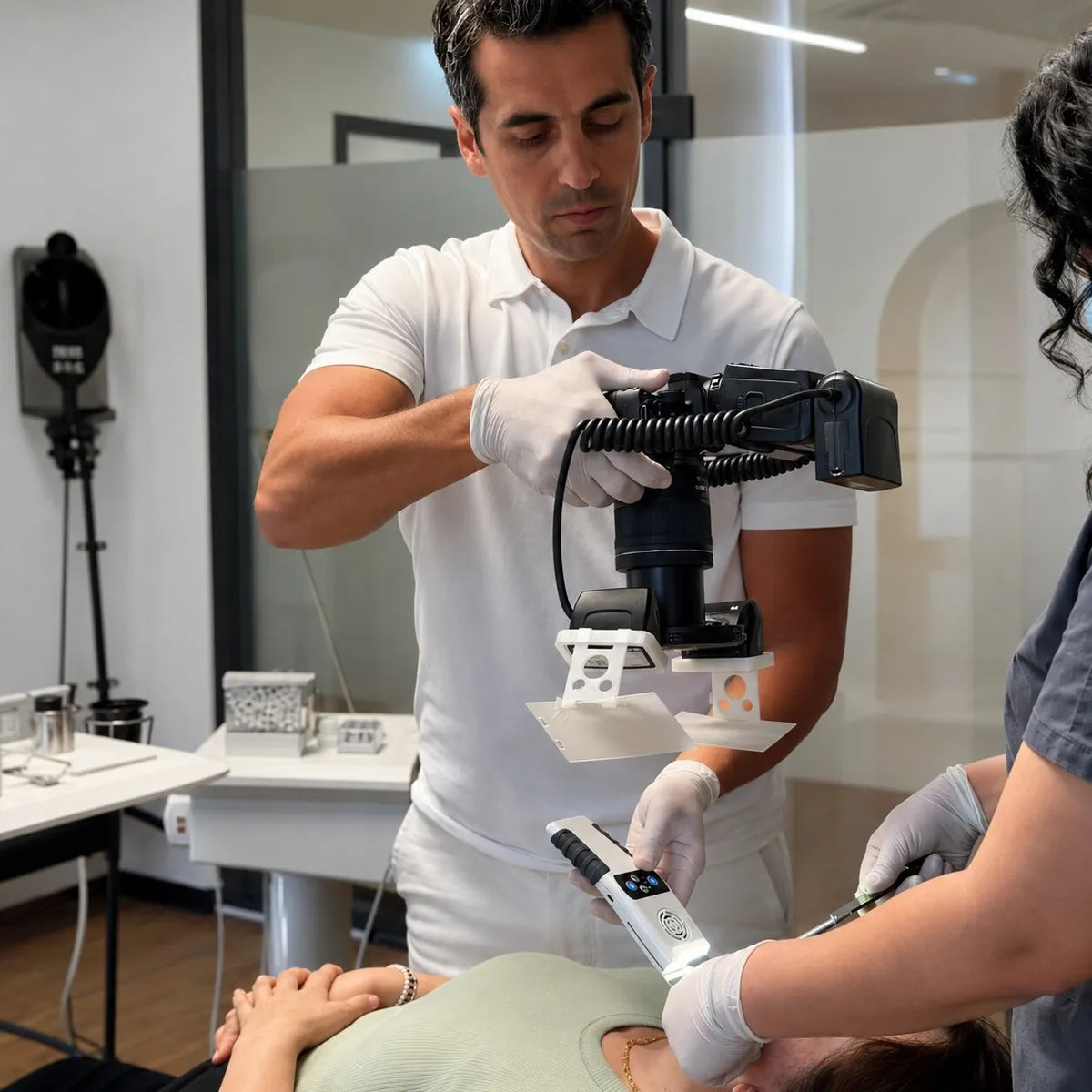 Dentist photographing a patient with a DSLR and the Anti-Fog Mirror Pro.
