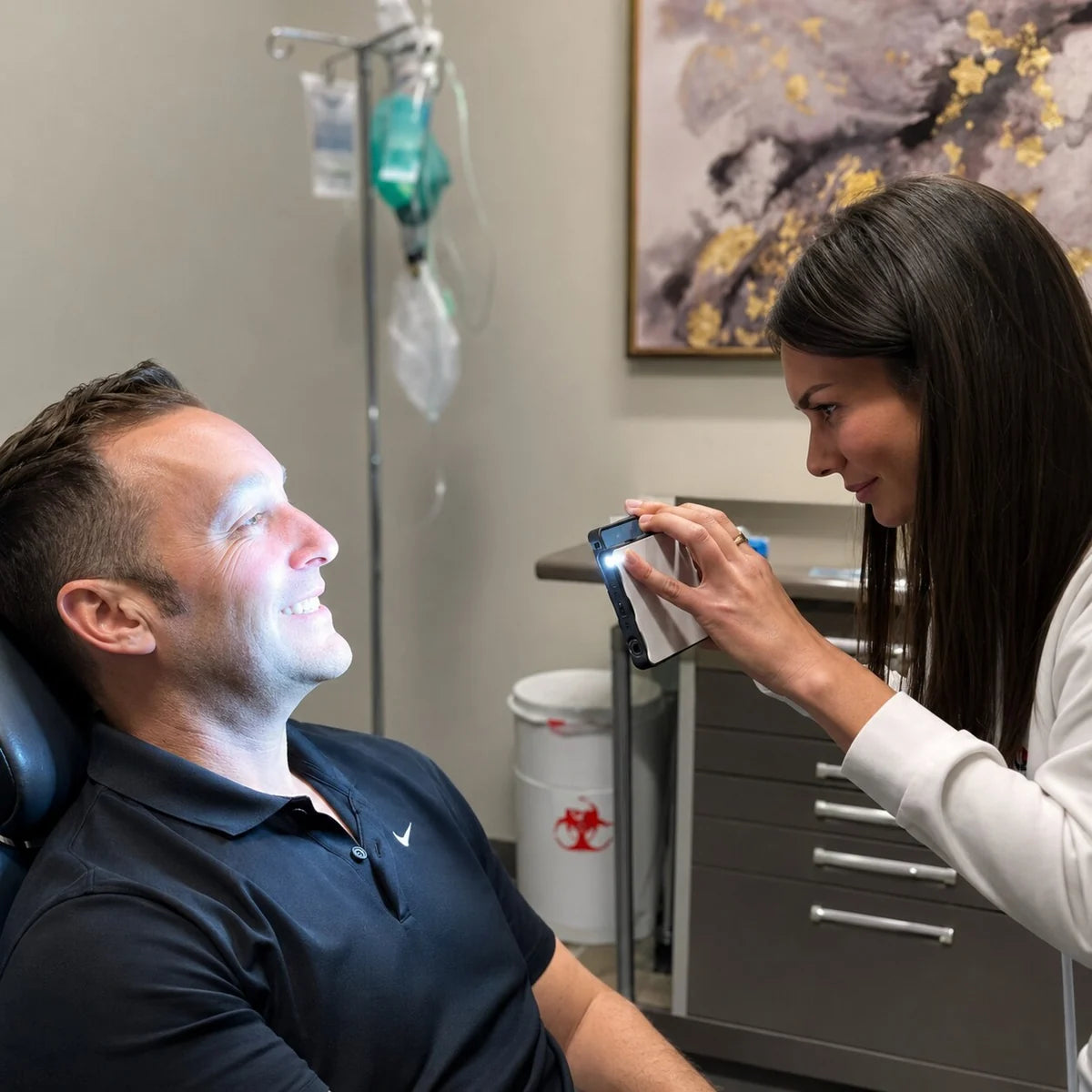 Smartphone dental photography with dental photography light